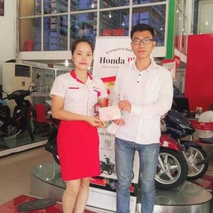 Trao giải Honda Plus cho khách hàng Nguyễn Công Chỉnh