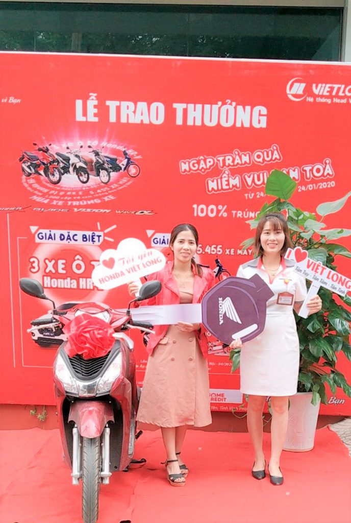 Ngày 21/12/2019, Trao giải cho khách hàng số 23 khi tham gia chương trình khuyến mại “NGẬP TRÀN QUÀ, NIỀM VUI LAN TỎA”