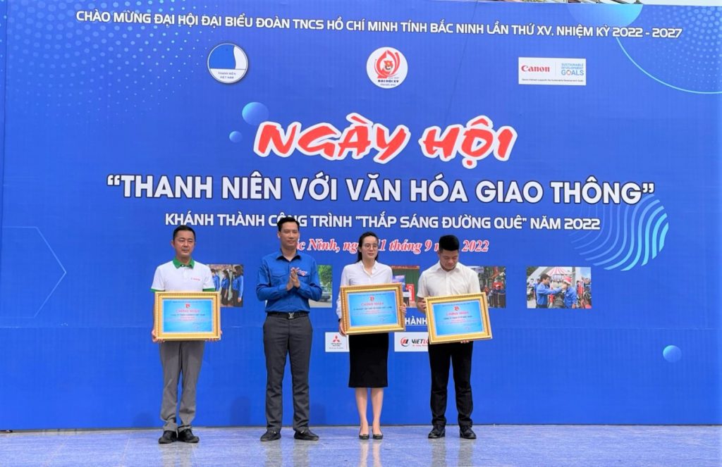 NGÀY HỘI THANH NIÊN VỚI VĂN HOÁ GIAO THÔNG BÀN GIAO CÔNG TRÌNH “THẮP SÁNG ĐƯỜNG QUÊ VÀ ĐÀO TẠO LÁI XE AN TOÀN NĂM 2022