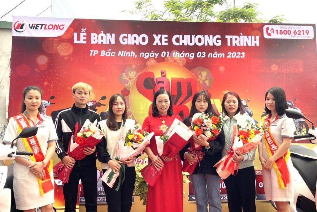 LỄ TRAO GIẢI CHO KHÁCH HÀNG TRÚNG XE TRONG CHƯƠNG TRÌNH “TRIỆU LỜI CẢM ƠN – QUÀ KHỦNG TẾT LỚN”